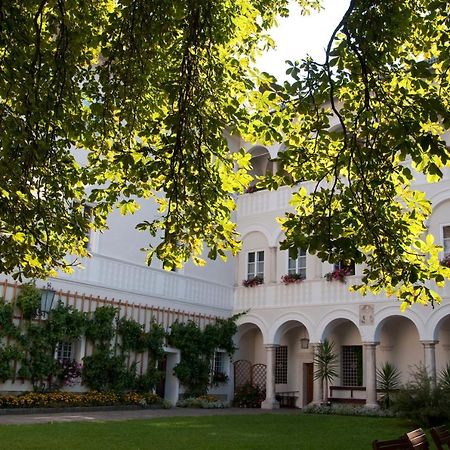Kloster Wernberg Hotel Esterno foto