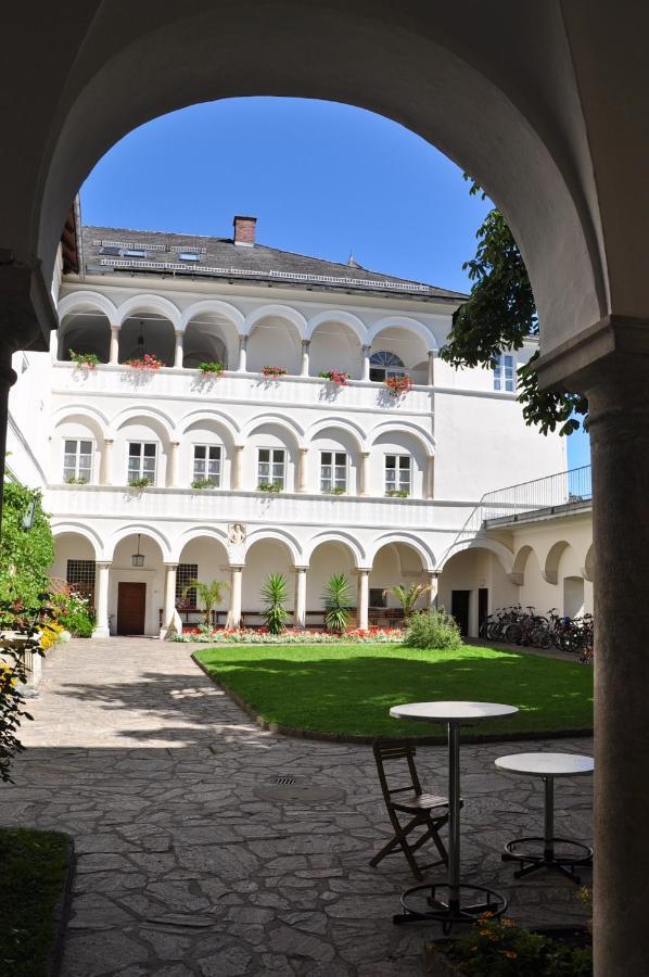 Kloster Wernberg Hotel Esterno foto