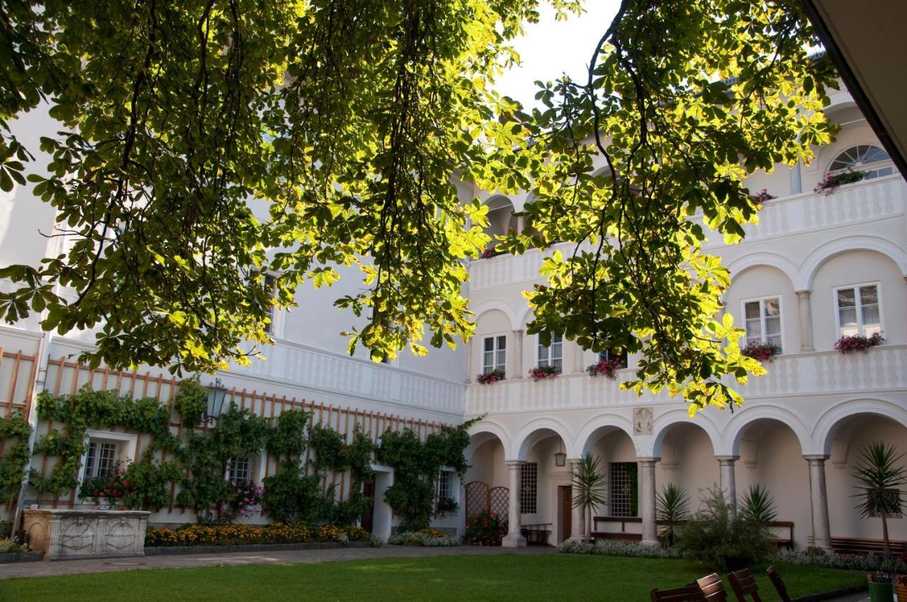 Kloster Wernberg Hotel Esterno foto
