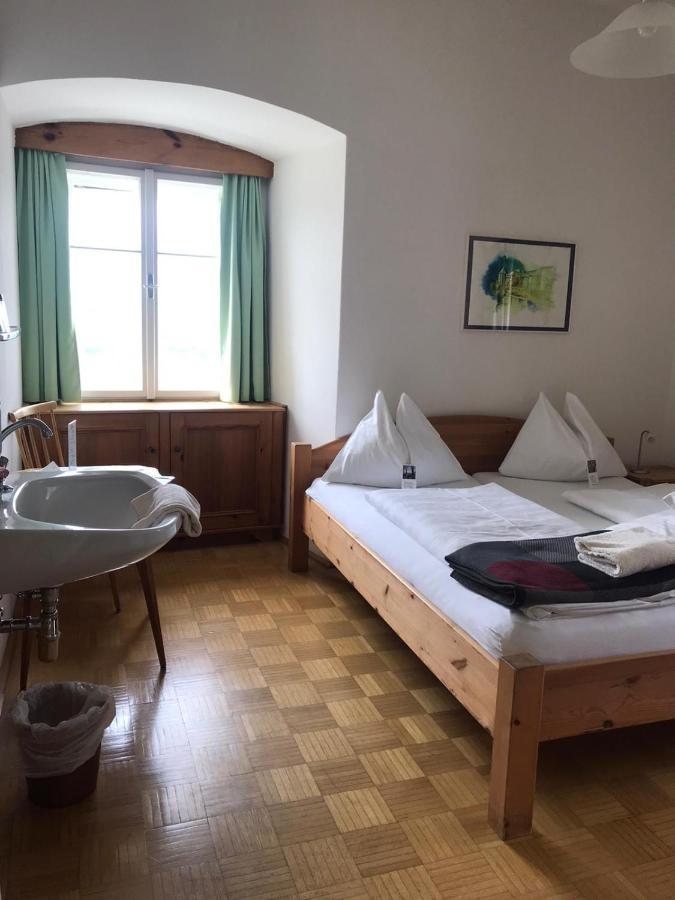 Kloster Wernberg Hotel Esterno foto