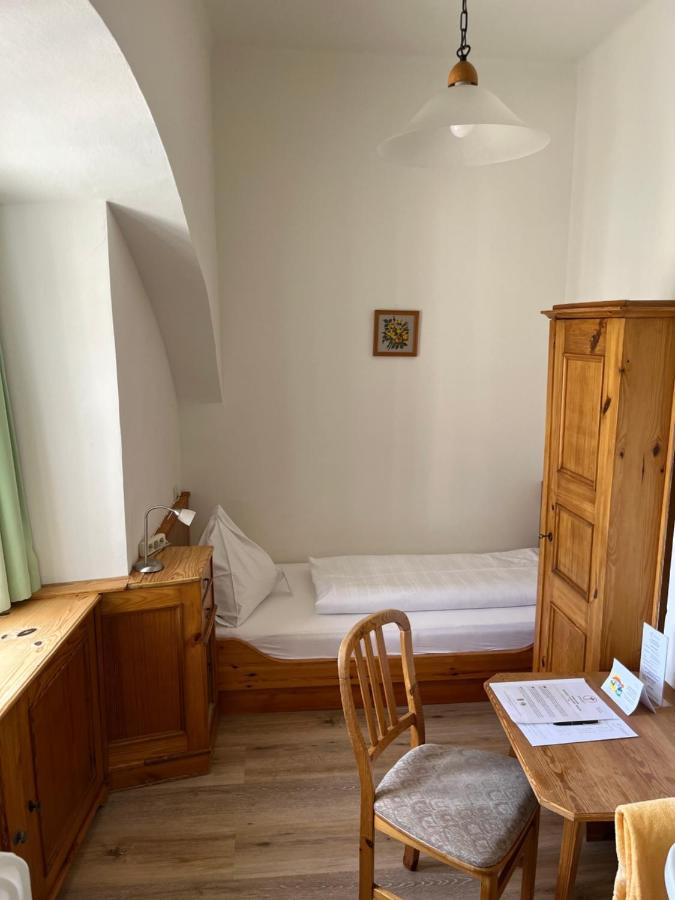 Kloster Wernberg Hotel Esterno foto
